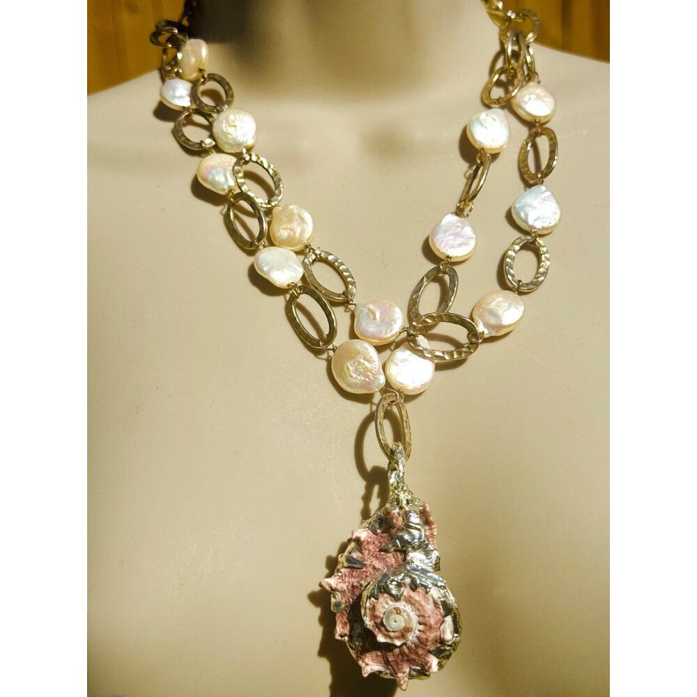 Conch Shell & White Keshi Teardrop Pearl Necklace With Artisan Silver Metalwork - Picture 4 of 17